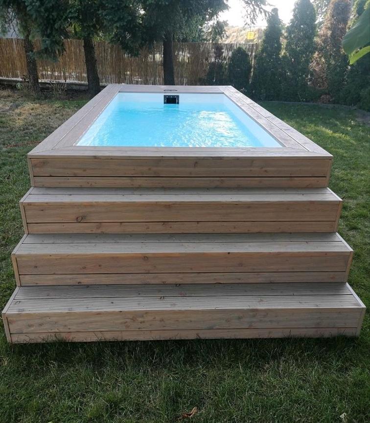 Piscina Contentor com Revestimento em Madeira